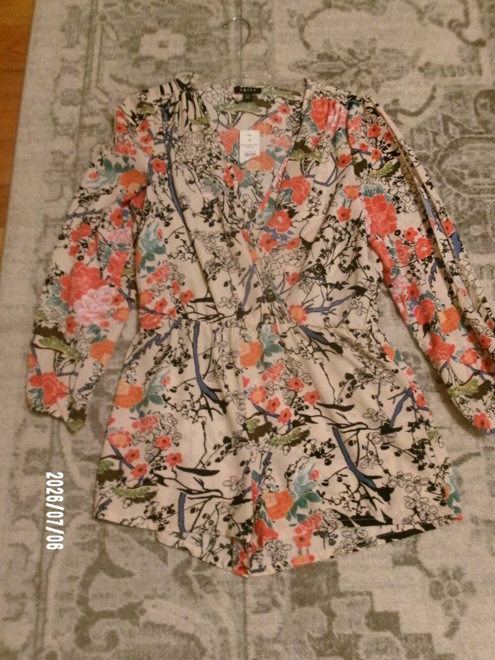 NWT UK2LA Romper Women's Medium Multicolor Floral Long Split Sleeve Romper